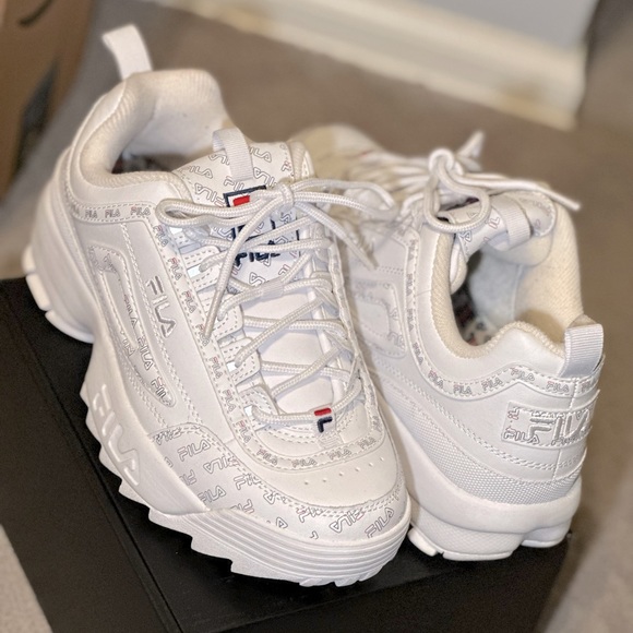 Size 8 FILA - Picture 1 of 2